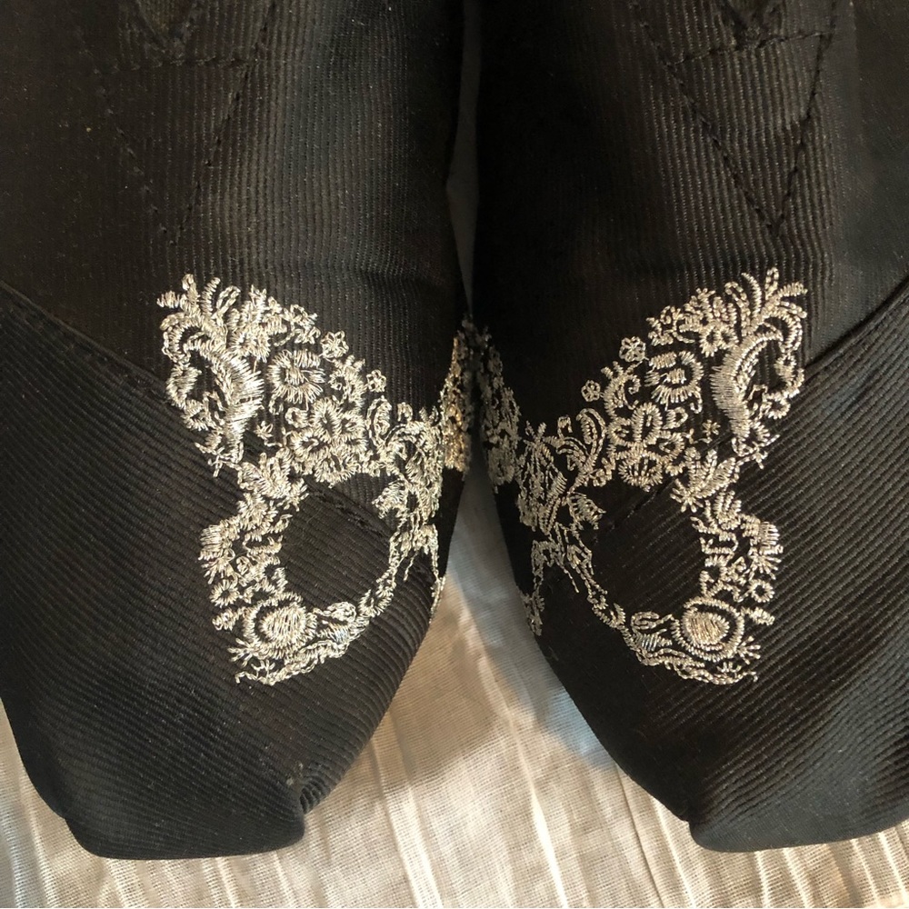 TOMS classic womans SZ 11W black with white butterfly slip ons canvas shoes - Picture 11 of 12